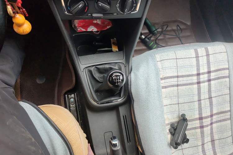 Used Volkswagen Jetta 2015 Zhuihui Edition 1.6L Manual Comfort Model Gear Lever