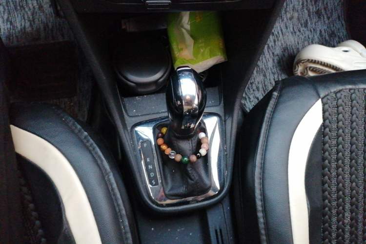 Used Volkswagen Jetta 2015 Value Edition 1.6L Automatic Comfort Version Gear Lever