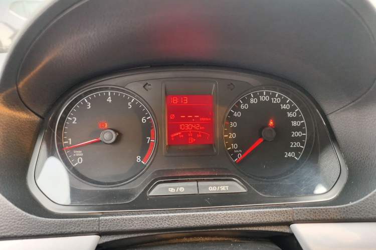 Used Volkswagen Jetta 2015 Zhuihui Edition 1.6L Manual Comfort Model Instrument Cluster