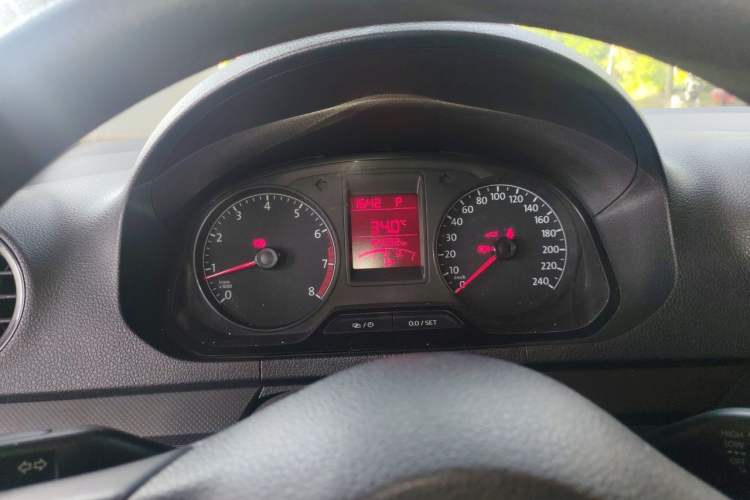 Used Volkswagen Jetta 2015 Value Edition 1.6L Automatic Fashion Version Instrument Cluster