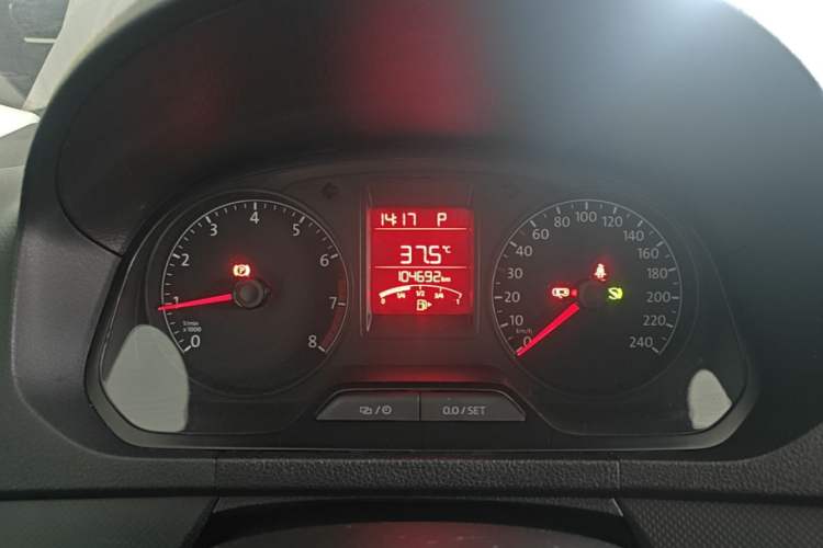 Used Volkswagen Jetta 2015 1.6L Automatic Fashion Model Instrument Cluster