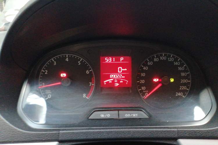Used Volkswagen Jetta 2015 Value Edition 1.6L Automatic Comfort Version Instrument Cluster