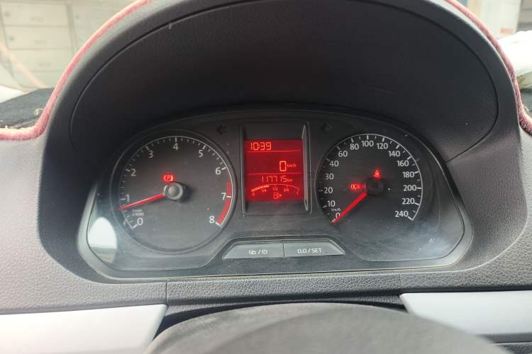 Used Volkswagen Jetta 2015 Zhuihui Edition 1.6L Manual Comfort Model Instrument Cluster