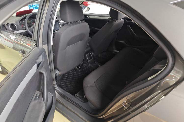 Used Volkswagen Jetta 2015 1.6L Automatic Comfort Model Interior 1