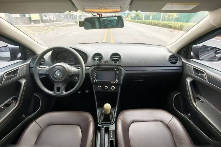 Used Volkswagen Jetta 2015 1.4L Manual Fashion Model Interior 1