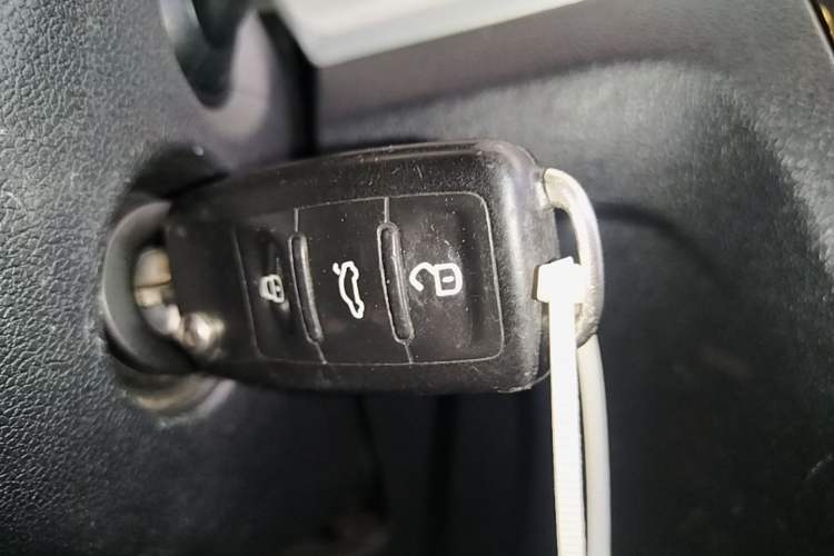 Used Volkswagen Jetta 2015 1.6L Manual Comfort Model Interior 1