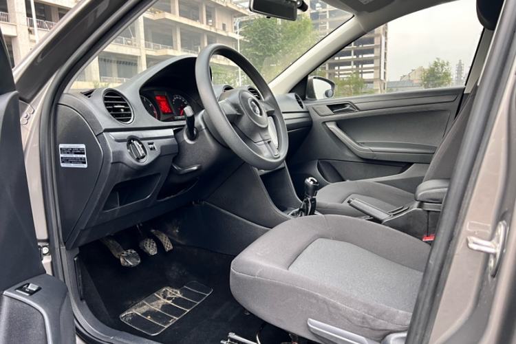 Used Volkswagen Jetta 2015 Value Edition 1.6L Manual Fashionable Style Interior 2