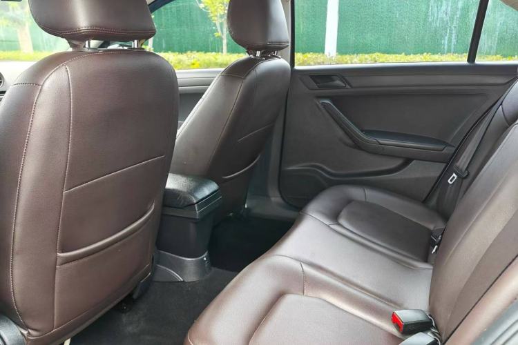 Used Volkswagen Jetta 2015 1.4L Manual Fashion Model Interior 3
