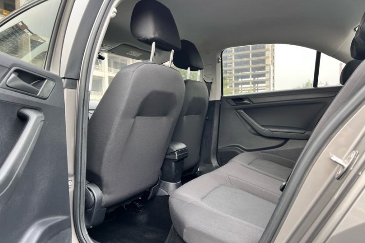 Used Volkswagen Jetta 2015 Value Edition 1.6L Manual Fashionable Style Interior 3