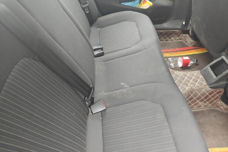 Used Volkswagen Jetta 2015 Zhuihui Edition 1.6L Manual Comfort Model Interior 4