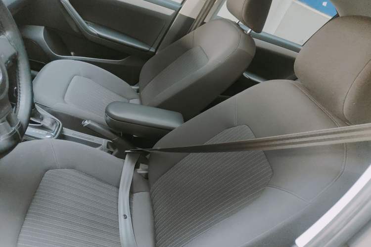 Used Volkswagen Jetta 2015 1.6L Automatic Comfort Model Interior 6