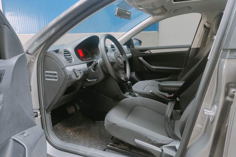 Used Volkswagen Jetta 2015 1.6L Automatic Comfort Model Interior 7