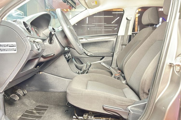 Used Volkswagen Jetta 2015 Zhuihui Edition 1.4L Manual Fashion Model Interior 7