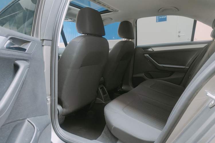 Used Volkswagen Jetta 2015 1.6L Automatic Comfort Model Interior 8