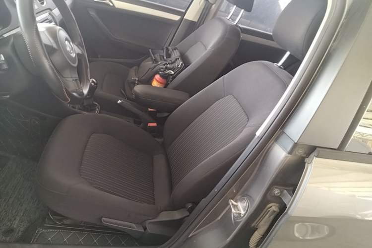 Used Volkswagen Jetta 2015 1.6L Manual Comfort Model Left Front Seat