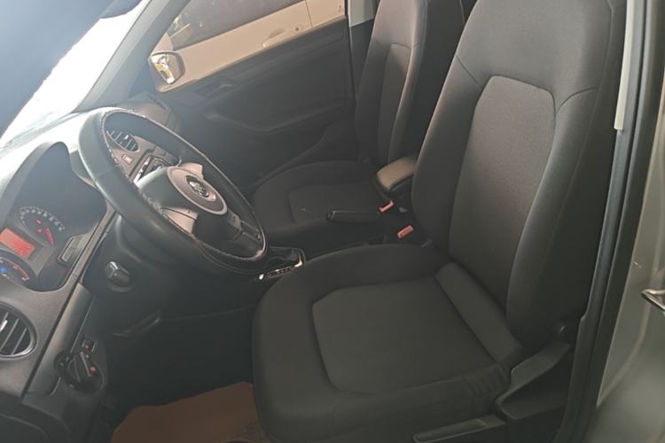 Used Volkswagen Jetta 2015 1.6L Automatic Fashion Model Left Front Seat