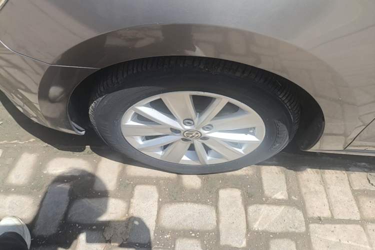 Used Volkswagen Jetta 2015 1.6L Manual Comfort Model Left Front Wheel Hub