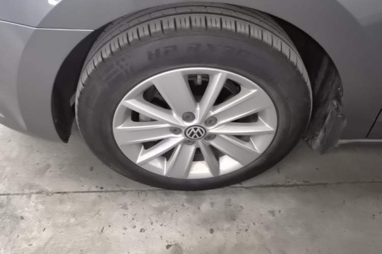 Used Volkswagen Jetta 2015 1.6L Automatic Comfort Model Left Front Wheel Hub