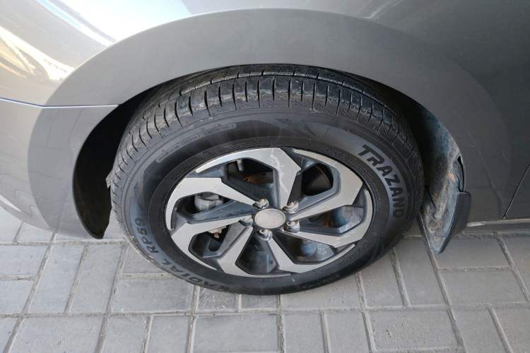 Used Volkswagen Jetta 2015 Zhuihui Edition 1.4L Manual Fashion Model Left Front Wheel Hub
