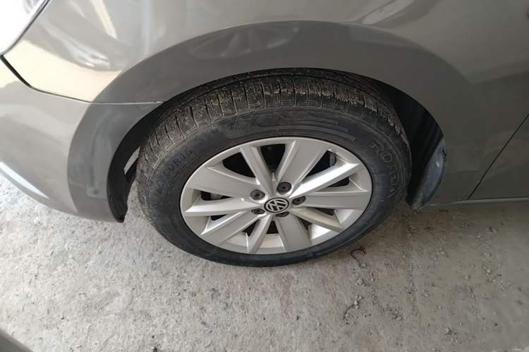 Used Volkswagen Jetta 2015 1.6L Manual Comfort Model Left Front Wheel Hub