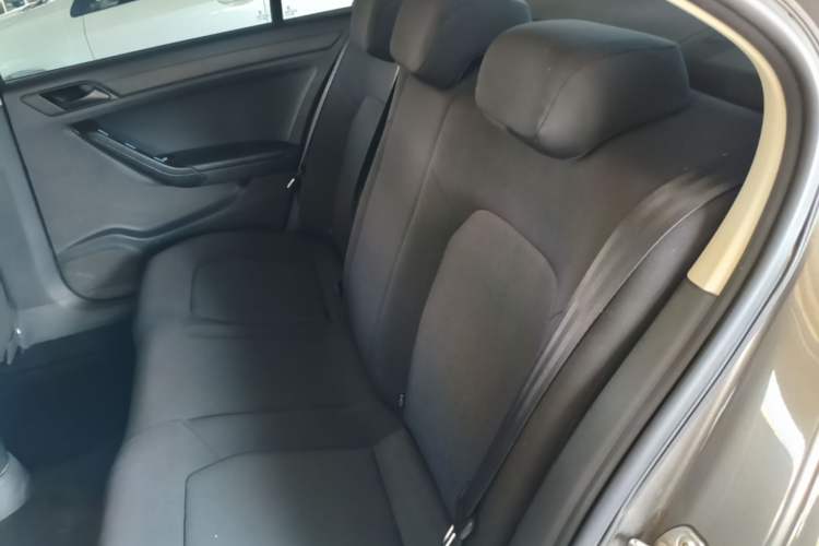 Used Volkswagen Jetta 2015 Zhuihui Edition 1.4L Manual Fashion Model Left Rear Seat