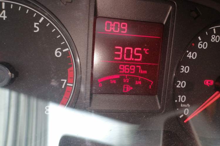 Used Volkswagen Jetta 2015 Zhuihui Edition 1.6L Manual Comfort Model Odometer Close Up