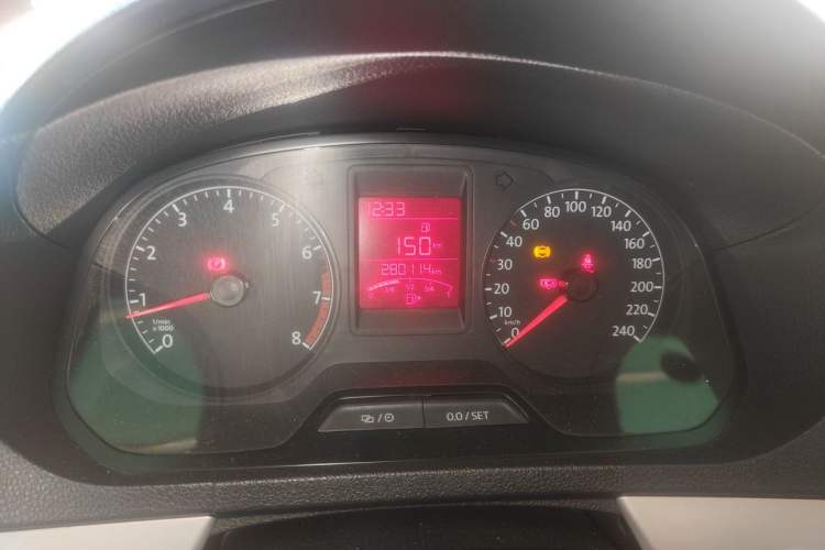 Used Volkswagen Jetta 2015 Zhuihui Edition 1.6L Manual Comfort Model Odometer Close Up