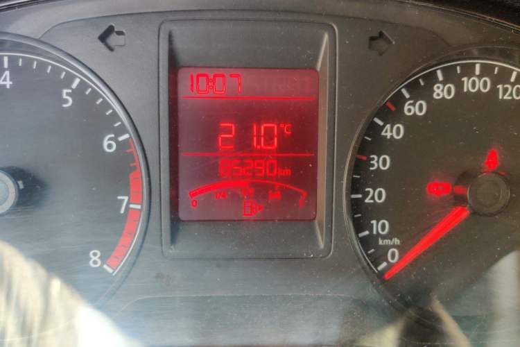 Used Volkswagen Jetta 2015 Zhihui Edition 1.4L Manual Comfort Model Odometer Close Up