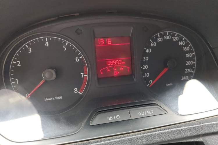 Used Volkswagen Jetta 2015 1.6L Manual Fashion Edition Odometer Close Up