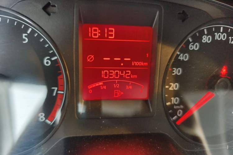 Used Volkswagen Jetta 2015 Zhuihui Edition 1.6L Manual Comfort Model Odometer Close Up