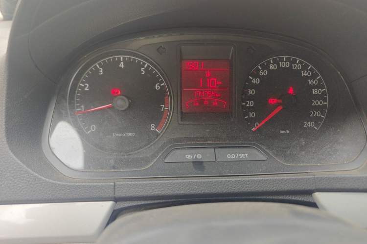Used Volkswagen Jetta 2015 Zhuihui Edition 1.6L Manual Comfort Model Odometer Close Up