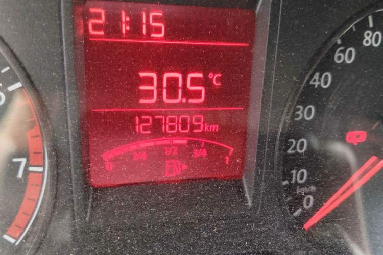 Used Volkswagen Jetta 2015 1.4L Manual Fashion Model Odometer Close Up