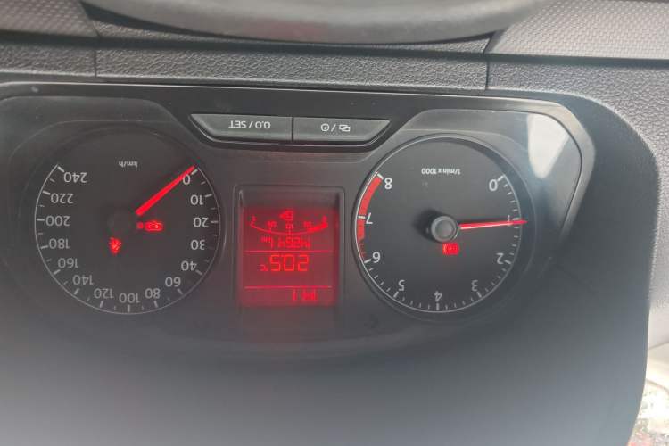 Used Volkswagen Jetta 2015 1.4L Manual Fashion Model Odometer Close Up