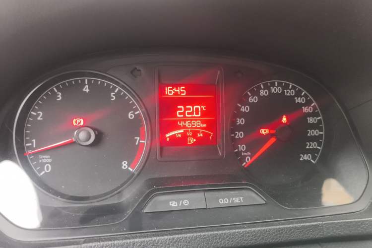 Used Volkswagen Jetta 2015 Zhuihui Edition 1.4L Manual Fashion Model Odometer Close Up
