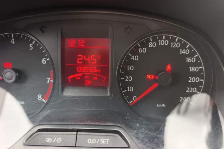 Used Volkswagen Jetta 2015 Zhuihui Edition 1.4L Manual Fashion Model Odometer Close Up