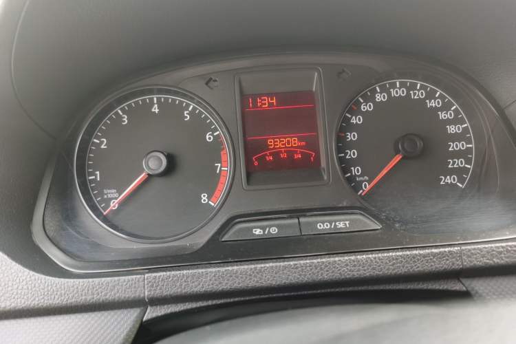 Used Volkswagen Jetta 2015 Value Edition 1.6L Manual Fashionable Style Odometer Close Up