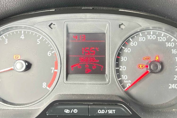 Used Volkswagen Jetta 2015 Zhuihui Edition 1.4L Manual Fashion Model Odometer Close Up