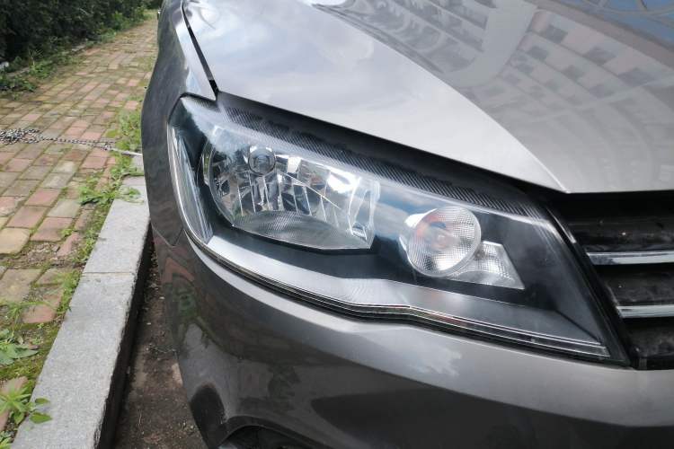 Used Volkswagen Jetta 2015 Zhuihui Edition 1.6L Manual Comfort Model Right Front Headlight