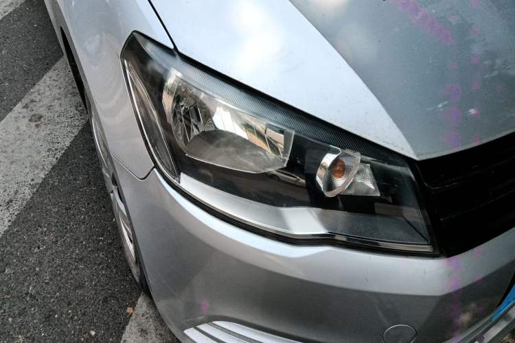 Used Volkswagen Jetta 2015 Value Edition 1.6L Manual Fashionable Style Right Front Headlight