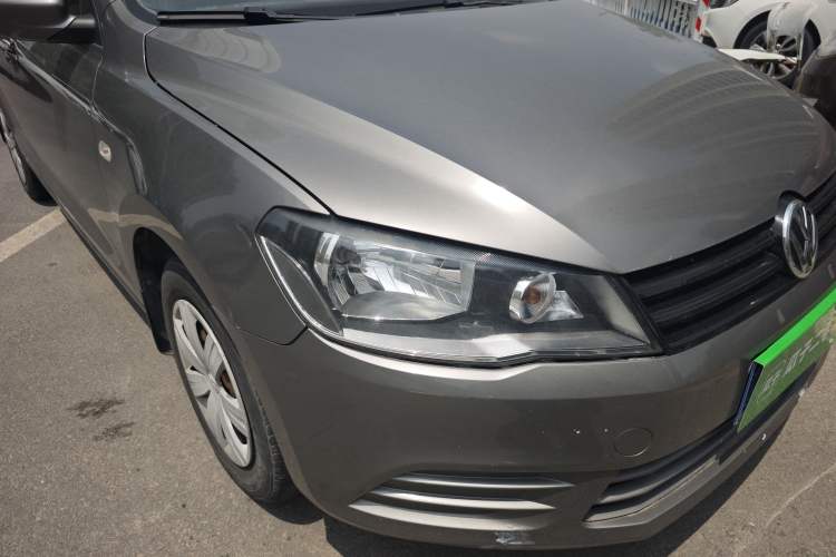 Used Volkswagen Jetta 2015 Value Edition 1.6L Automatic Fashion Version Right Front Headlight