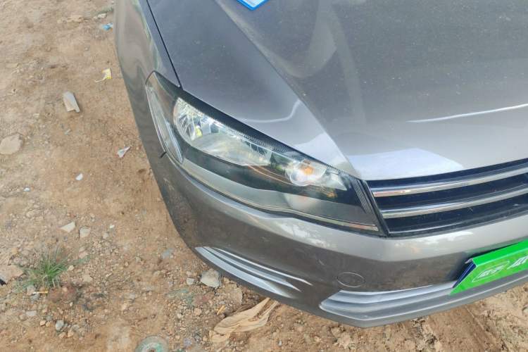 Used Volkswagen Jetta 2015 Value Edition 1.6L Automatic Fashion Version Right Front Headlight