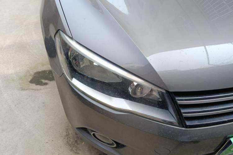 Used Volkswagen Jetta 2015 1.6L Automatic Luxury Model Right Front Headlight