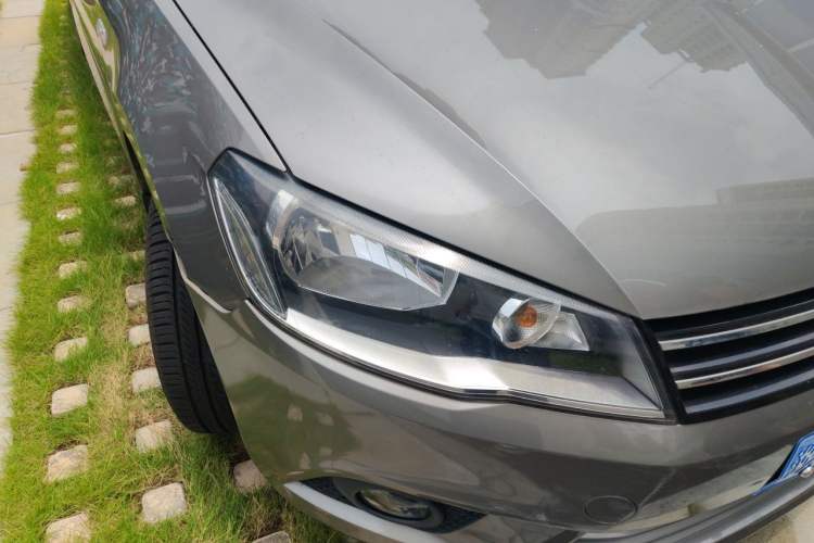 Used Volkswagen Jetta 2015 Zhuihui Edition 1.6L Manual Comfort Model Right Front Headlight