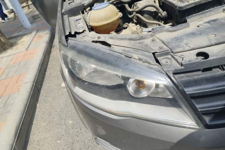 Used Volkswagen Jetta 2015 Zhuihui Edition 1.4L Manual Fashion Model Right Front Headlight