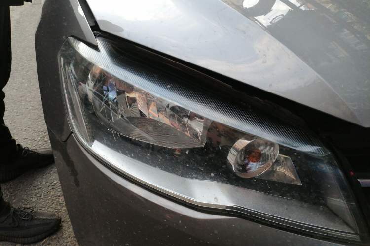 Used Volkswagen Jetta 2015 Value Edition 1.6L Automatic Comfort Version Right Front Headlight