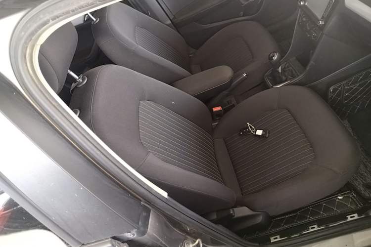 Used Volkswagen Jetta 2015 1.6L Manual Comfort Model Right Front Seat