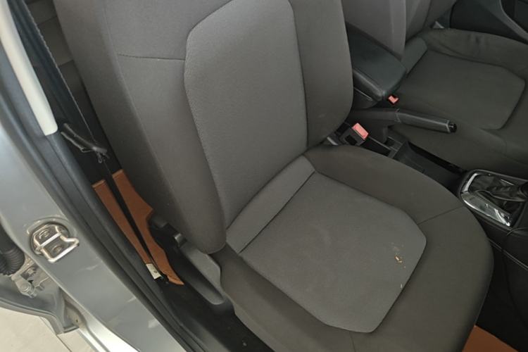 Used Volkswagen Jetta 2015 1.6L Automatic Fashion Model Right Front Seat