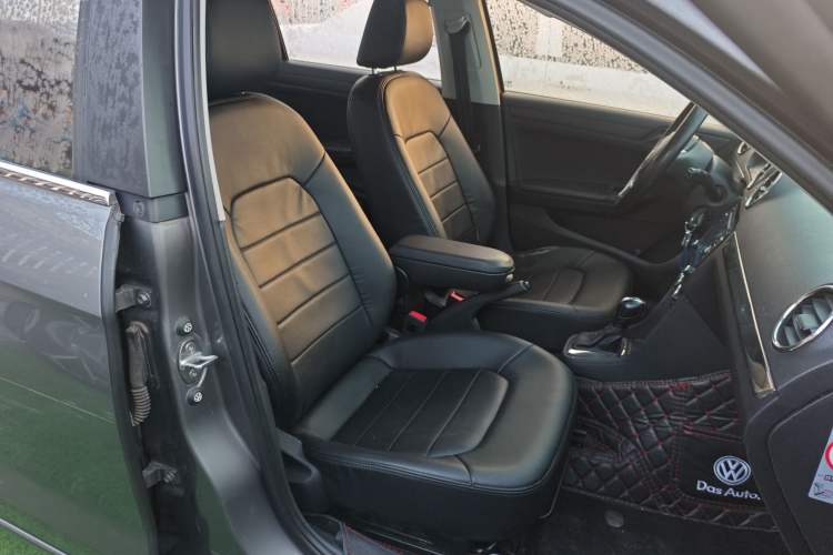 Used Volkswagen Jetta 2015 1.6L Automatic Fashion Model Right Front Seat