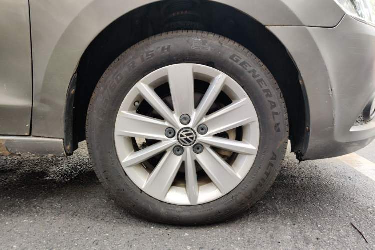 Used Volkswagen Jetta 2015 Zhihui Edition 1.4L Manual Comfort Model Right Front Wheel Hub