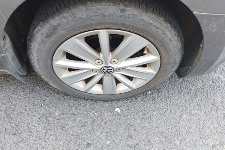 Used Volkswagen Jetta 2015 1.6L Automatic Comfort Model Right Front Wheel Hub